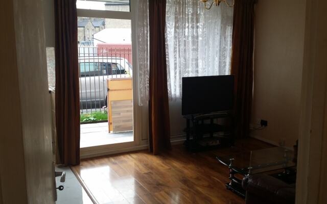 Апартаменты Stunning Apartment комната для гостей