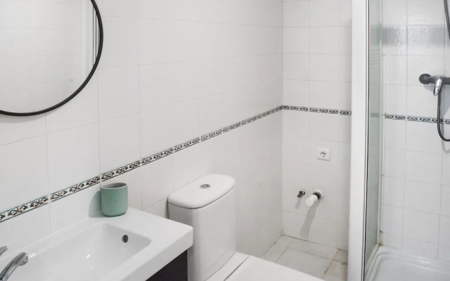 Beachclose Apartment with Large Terrace and Pool Ref 6
