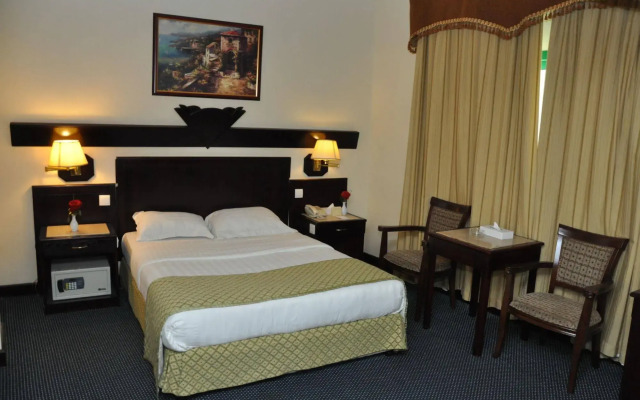 Claridge Hotel