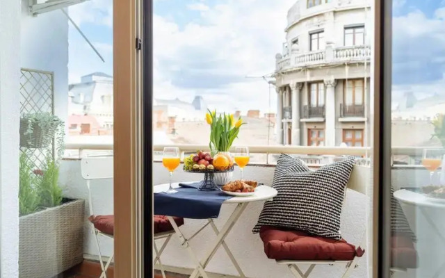 Pop Art Flat - Bright 2BR near the Old Town