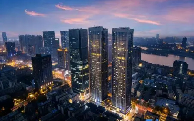 Lanjing High Altitude River View Hotel (Wuyi Square Peiyuanqiao Subway Station)