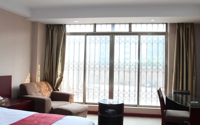 Rich Hotel