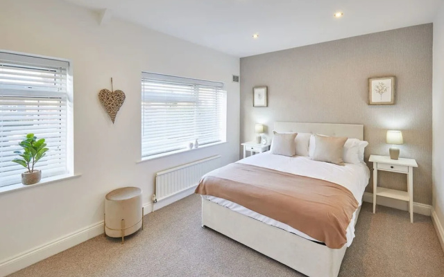 Host & Stay | Newsam Crescent