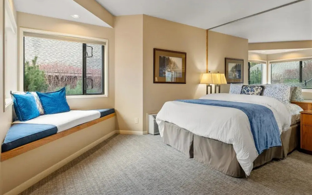 Riverview Hideaway