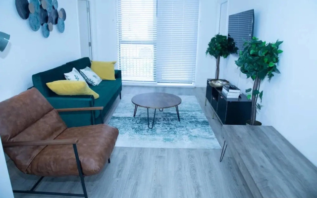 2br(en-suite/ Sleeps 4 With Private Parking