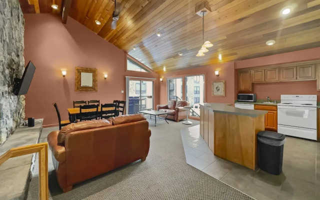 A304 Lake Cliffe 2 Bedroom Condo by RedAwning