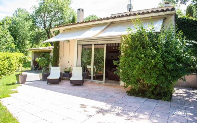 Domaine en Provence Gîte la Ferrandiere