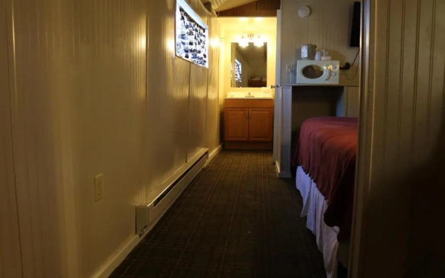 Red Caboose Motel