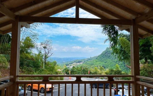 Bamboo Grove Courtyard Hainan's Home Homestay