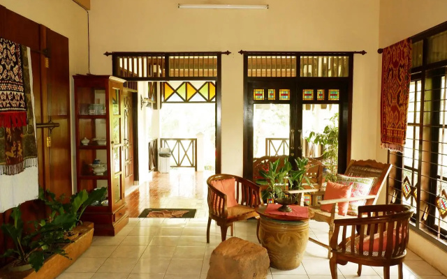 OYO 604 Cemara's Homestay