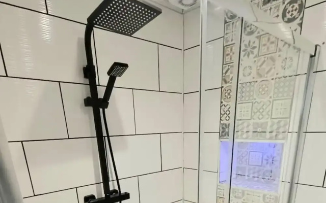 Luxury Chester City Apartment 2 Near Station