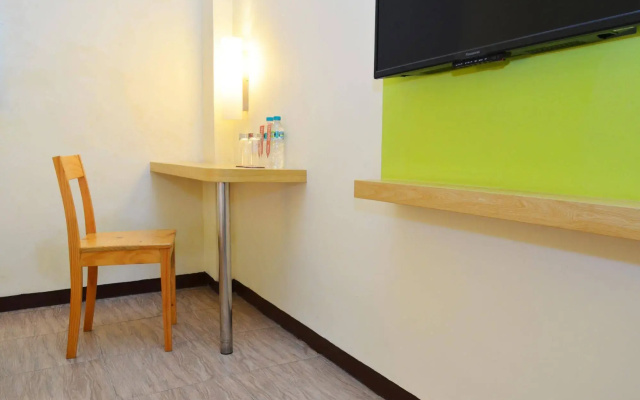 ZEN Rooms Raya Rungkut