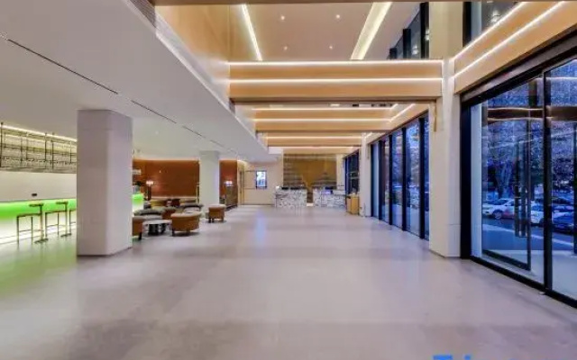 Starway Hotel (Zhengzhou Xinmi Zhongqiang Guangnian City Plaza)