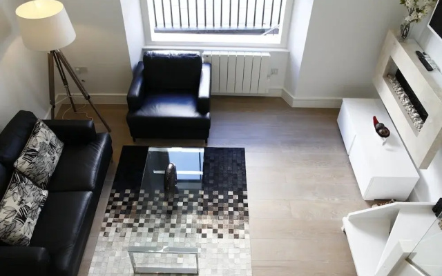 3B Princes Square Luxurious Wonderful Double Bed Apartment