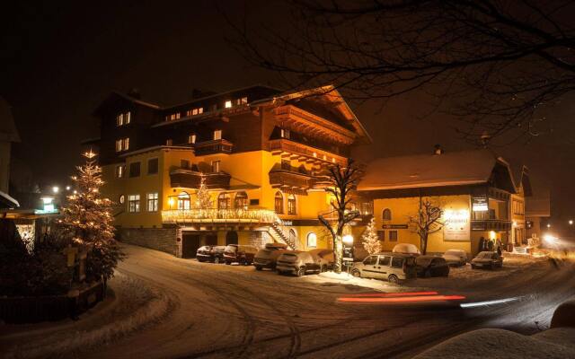 Hotel Gasthof Zum Kirchenwirt Пух-Халлайн вид на фасад