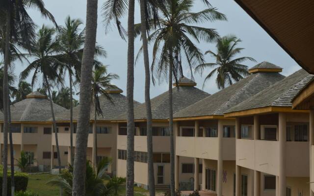 Отель Elmina Bay Resort вид на фасад
