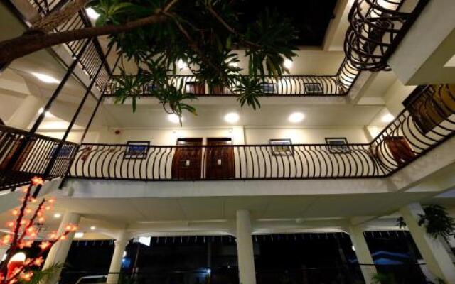 Kiwi Hotel вид на фасад