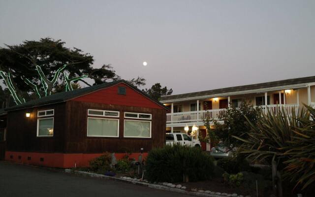 Отель Coast Inn and Spa Fort Bragg вид на фасад