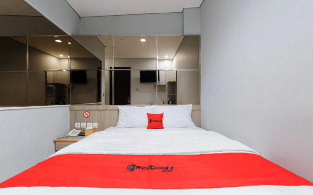 RedDoorz Plus near Grand Indonesia Jakarta