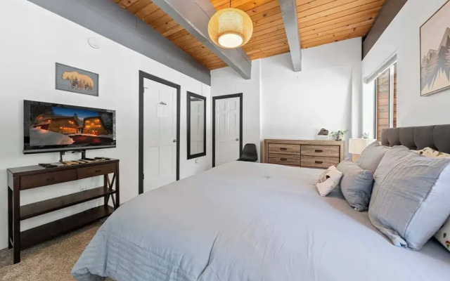 Tahoe City Retreat For 8!