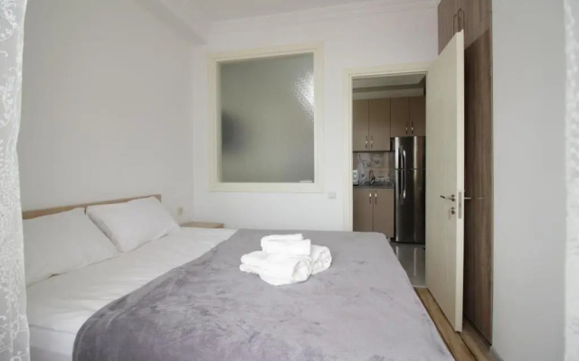 Tamar's Apartment