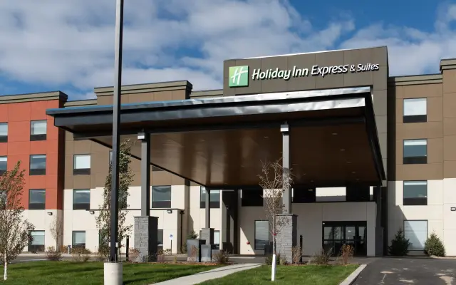 Holiday Inn Express & Suites North Battleford by IHG