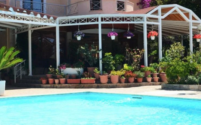 J & B Hotel