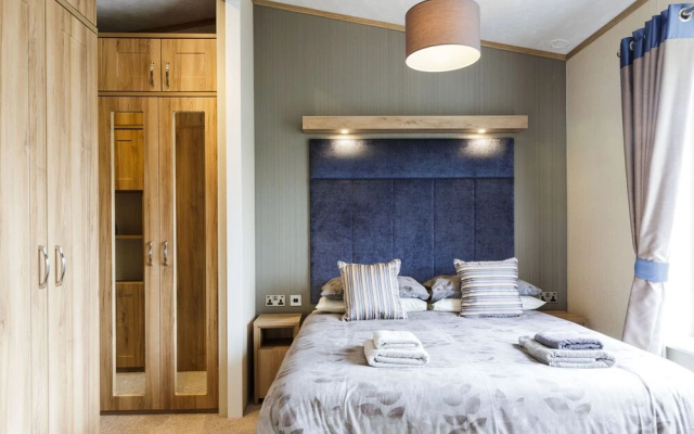 "Lyndale Lodge 18 with Hot Tub by St Andrews"