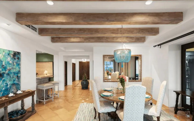 Best Executive-Style Luxury Residence on Property