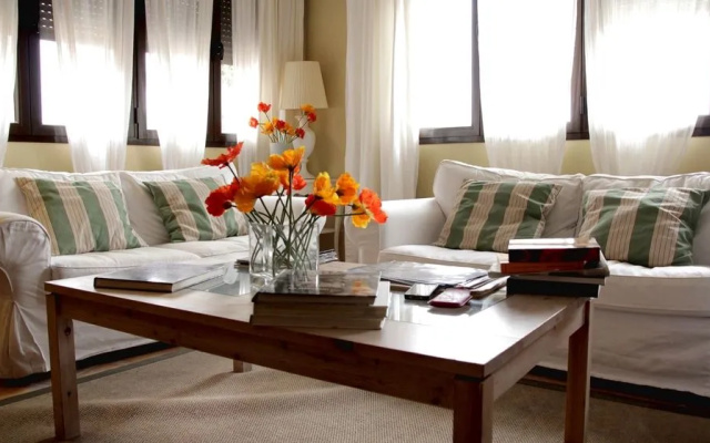 Hotel Laureana Marcos