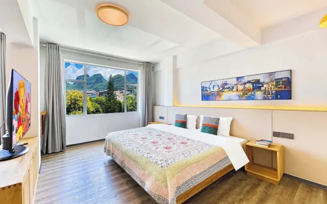 Yangshuo Singingriver climbers house