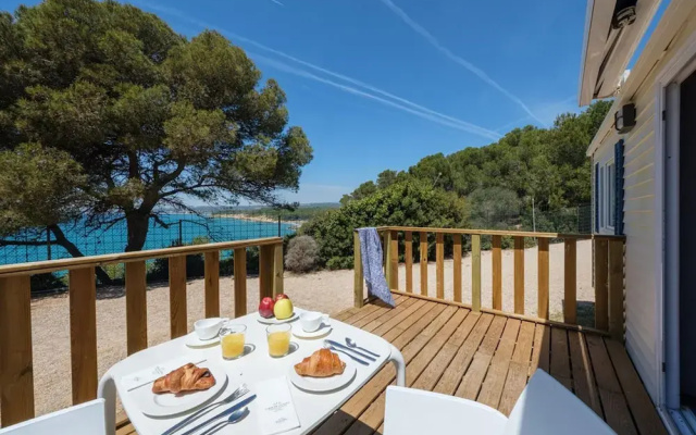 Bungalow in Tarragona by the Beach