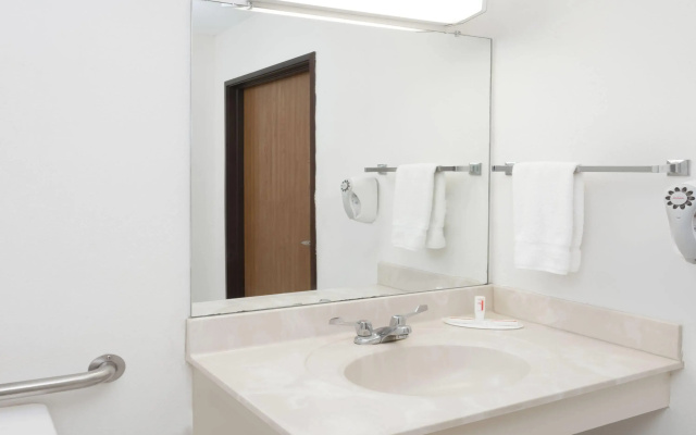 Super 8 by Wyndham Washington/Peoria Area