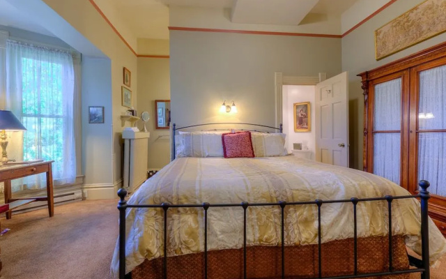 Sanders - Helena's Bed and Breakfast