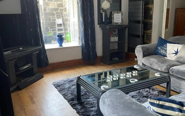 2 bed Harbourside apartment porthmadog