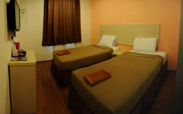 906 Hotel Airport