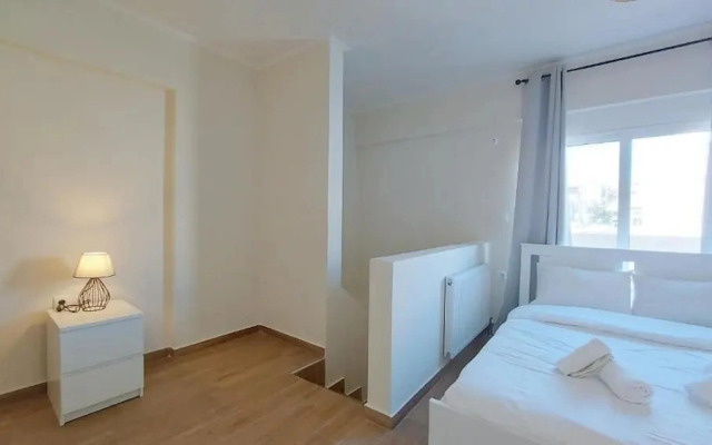 A modern renovated maisonette Nikaia