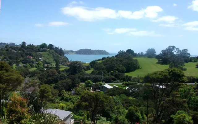Bush Beach Delight - Onetangi Holiday Home