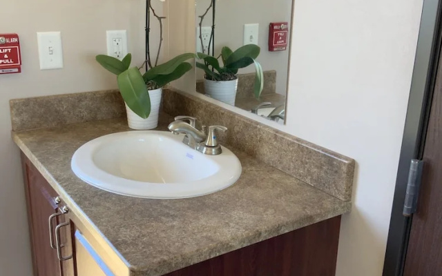 Karbani Inn & Suites
