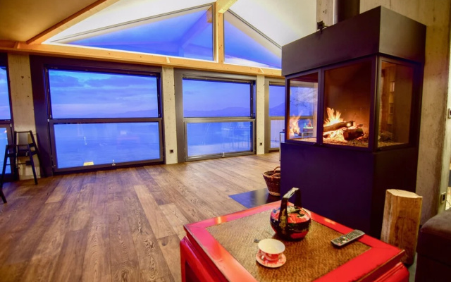 NEW 3BD Luxury Villa on the Geneva Lake