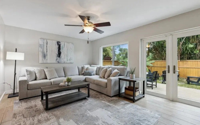 10 Colonial Drive