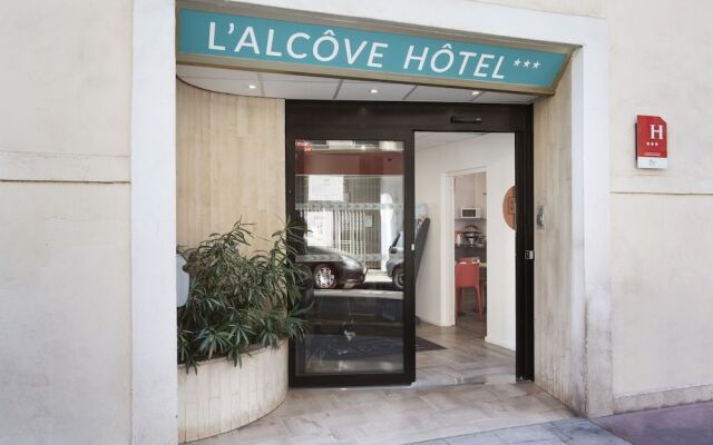 The Alcove Hotel вид на фасад