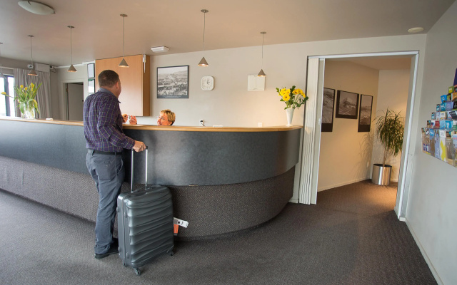 Airport Motor Lodge