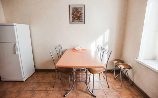 Apartment on Griboyedova 38