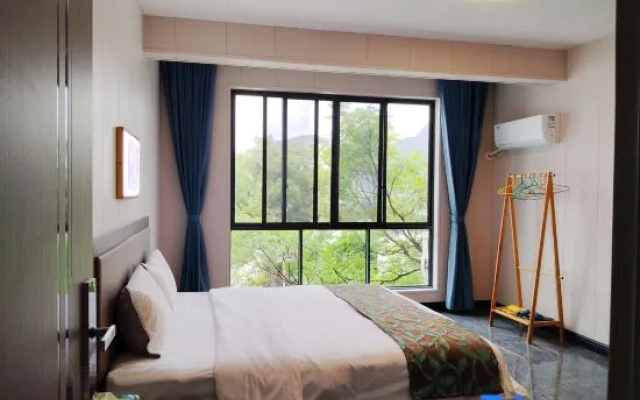 Yangshuo Gallery Moon House B&B (Shili Gallery Yulong River Branch)