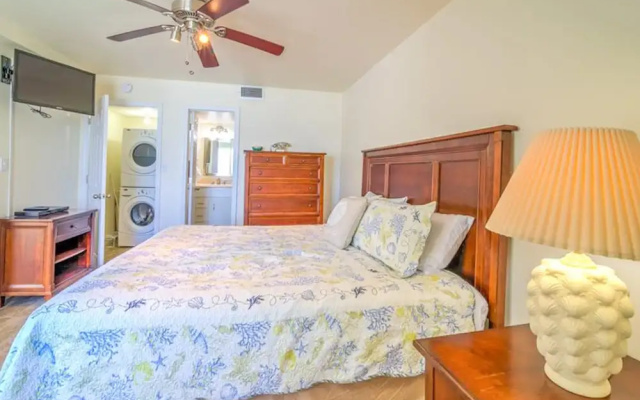 Holiday Surf and Racquet Club 707
