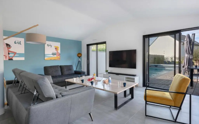 Maison moderne avec piscine et jacuzzi pour 15 personnes !