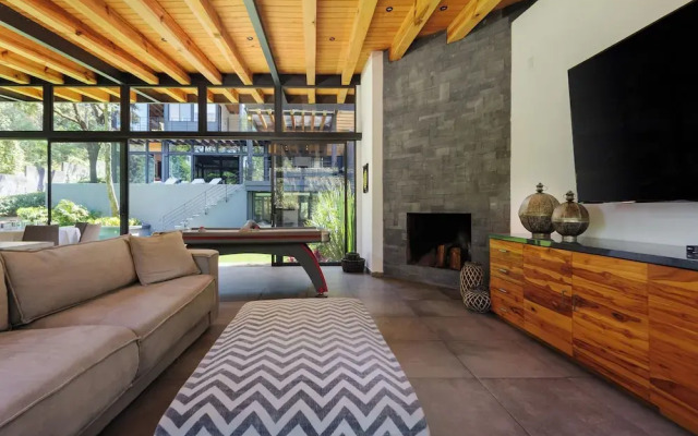 Casa Retiro With Pool and Garden
