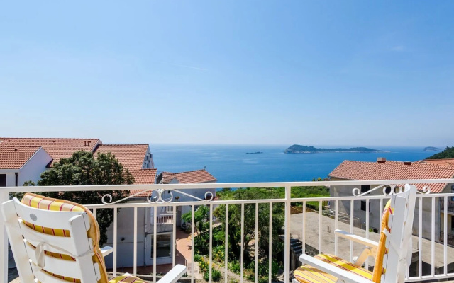 Comfortable Apartment With Amazing Seaview and Private Balcony,free Parking,wifi