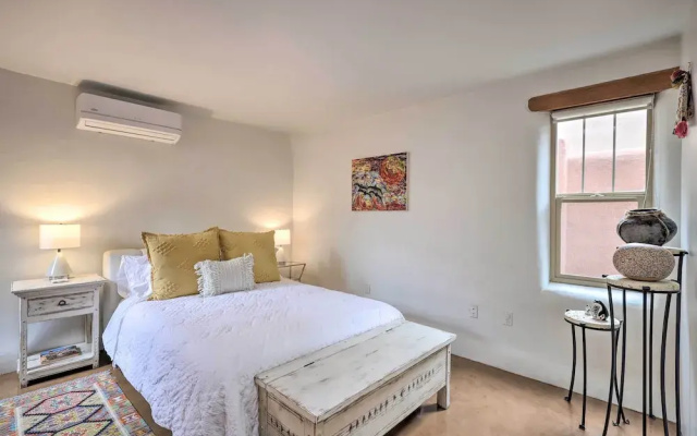 Historic Railyard Bungalow - Walkable Location!